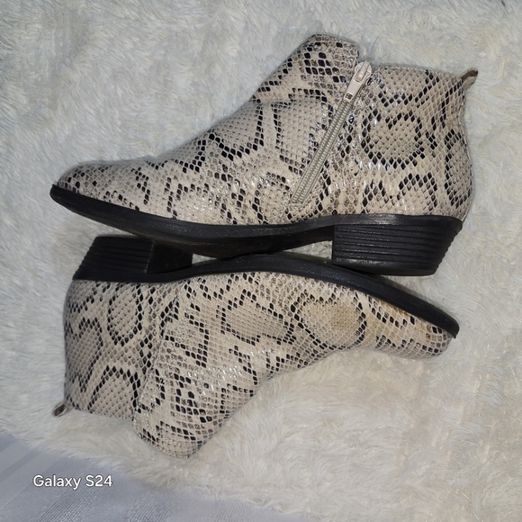 ANNELEISE SNAKE PATTERN  ANKLE BOOTIES SIZE  9M - Picture 9 of 12
